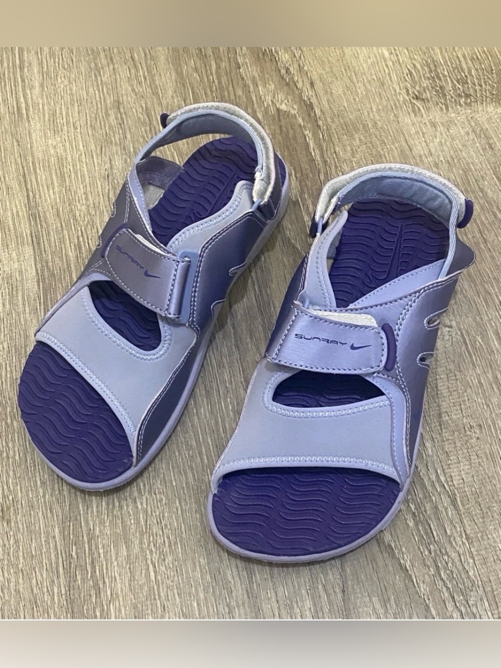 NIKE • SZ. 6 women